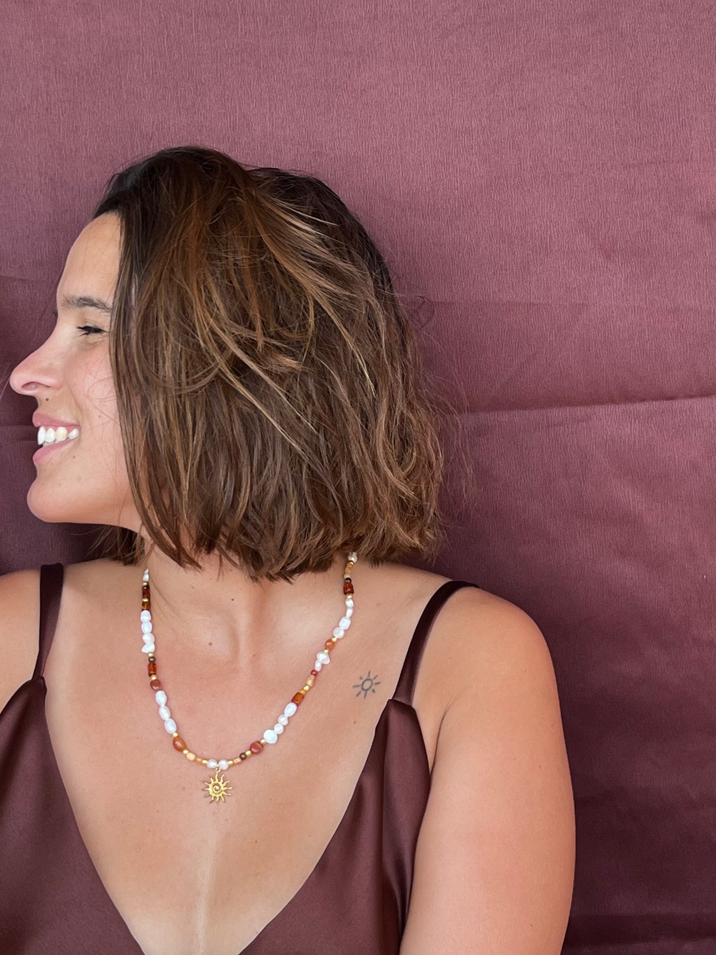 Collier Aquì y allà