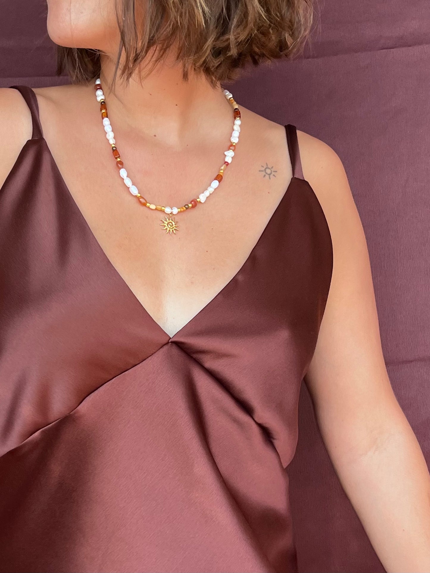 Collier Aquì y allà